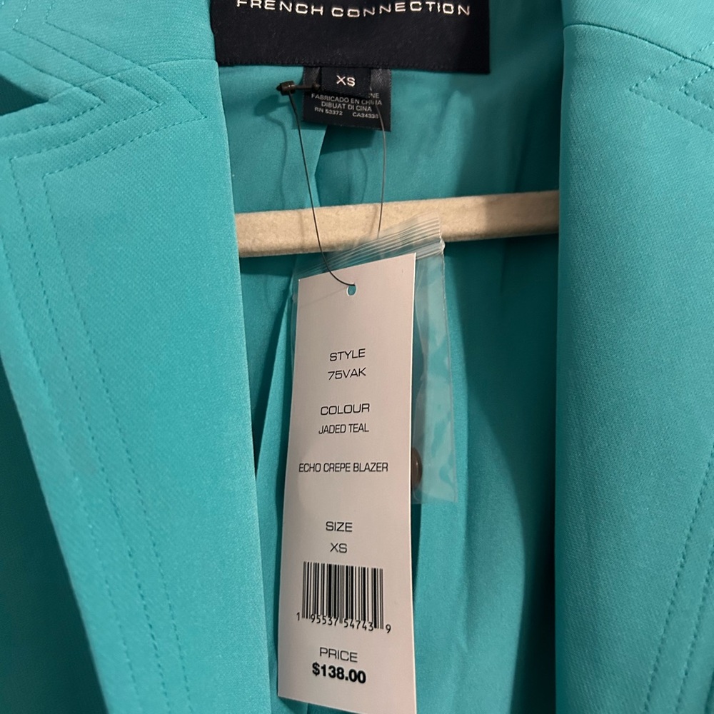 Cropped blazer never worn - Picture 3 of 3